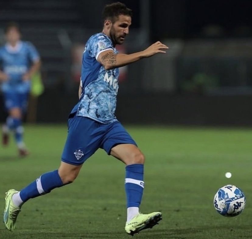 cesc4official's tweet photo. Back on the pitch doing what I enjoy the most after 11 and a half months later. No words to express the feeling I had making my debut for #COMO  Thank you to everyone who’s been next to me over the last and most difficult year of my career. To a new beggining 🥂 
@firstLadyD4 ❤️ https://t.co/JW6XkbYgbl