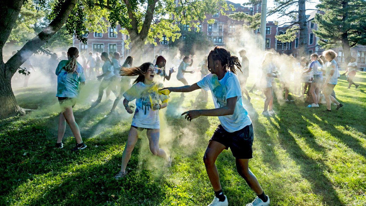 umsl's tweet photo. Paint-A-Palooza 2022 was a veritable work of art! 🎨🔱 @umslplhcsa

See more of our photos from the first week of classes here: https://t.co/g5E8BpMfzE https://t.co/OBPwiPrCcC