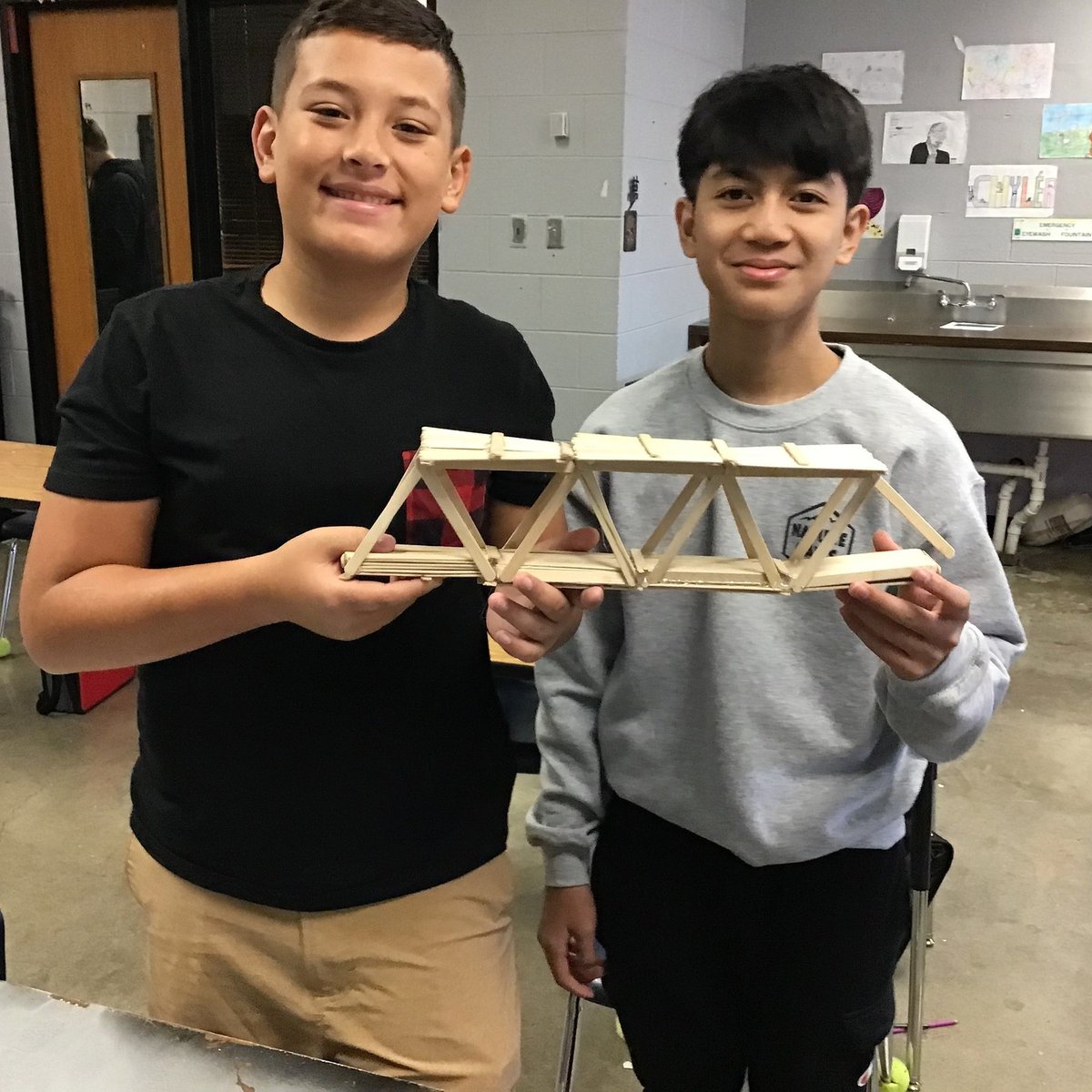 moore_middle's tweet photo. Check out these Explorations in Engineering students showing off their incredible bridge building skills! 

#jeffcopublicschools #mooremiddleschool #greatdaytobeamustang #futureengineer https://t.co/yDlUhRQMRT