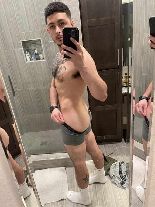 Watch Angelo's leaked NSFW photo on TwXstars