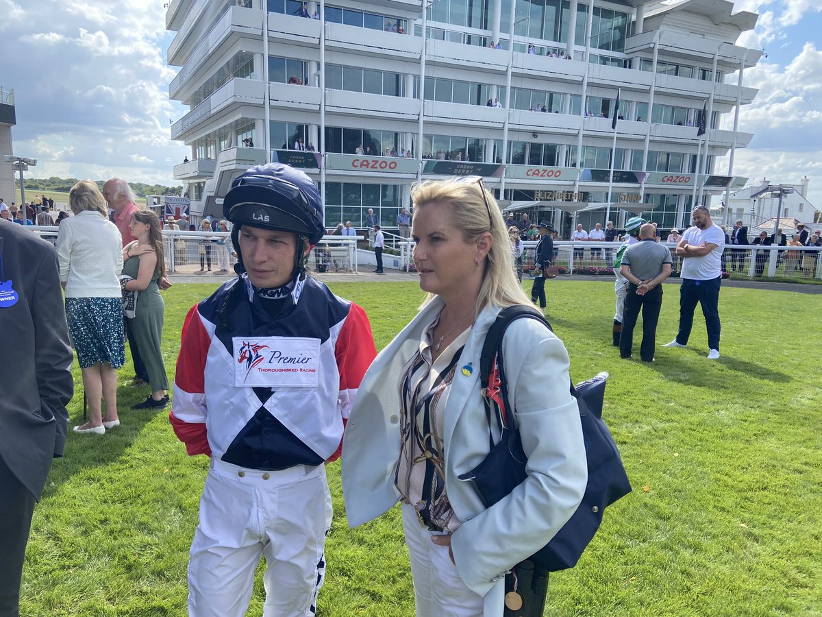 DebsJohnson2's tweet photo. Long drive but worth it for a lovely day  @EpsomRacecourse Proud of Melody running a great race to finish third. Well done to  @GayKelleway &amp; @ClubStrictly on Eloso’s win…well deserved. 🔥🎉🥂🐴👏 https://t.co/fwFEGYcpQW