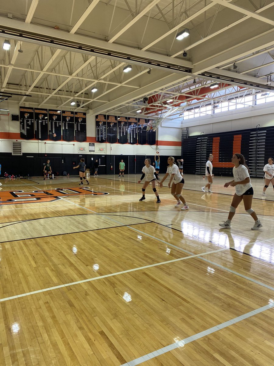 Off to a great start!!!🧡🖤🏐