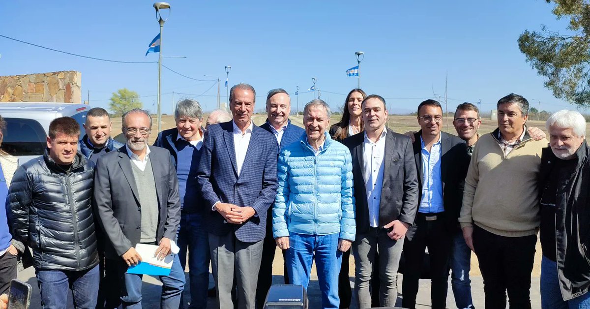 ECalamuchitano's tweet photo. En #VillaGeneralBelgrano, junto a su Intendente #OscarSantarelli, recibimos al Gobernador @JSchiaretti, quién inauguró un nuevo parque tecnológico industrial  y de servicios. 
Este Parque Tecnológico es el número 44 en la provincia y el primero en el  Departamento Calamuchita. https://t.co/chMh1OR8f1