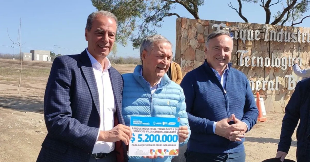 ECalamuchitano's tweet photo. Para llevar adelante está obra, la @VgbGov, el @gobdecordoba y el #GobiernoNacional  invirtieron más de  280 Millones de Pesos. Este tipo de inversiones permitirán potenciar  el desarrollo  de industrias sin chimeneas en #Calamuchita. https://t.co/7jH5MXGrO1