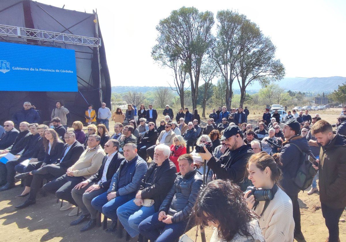 ECalamuchitano's tweet photo. Además, El Gobernador habilitó  el suministro de #GasNatural para este parque y el hotel @BSVillages. De esta manera, el Gobierno Provincial continúa ejecutando obras que alientan el turismo y generan nuevos puestos de trabajo para nuestros vecinos. https://t.co/cVTQX8Mwqz