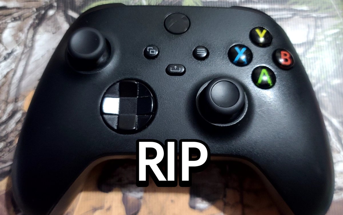 L_DemonKnight's tweet photo. My loyal friend since the Series X came out has gone to a better place ♻️. RIP 😆. Welcome to my new, unwanted color but Wal-Mart had nothing else available friend ,Shock Blue.🤣🤣🤣🤣🤣🤣 #xbox #XboxSeriesX #xboxinsider #shockblue https://t.co/APp4usJn7w