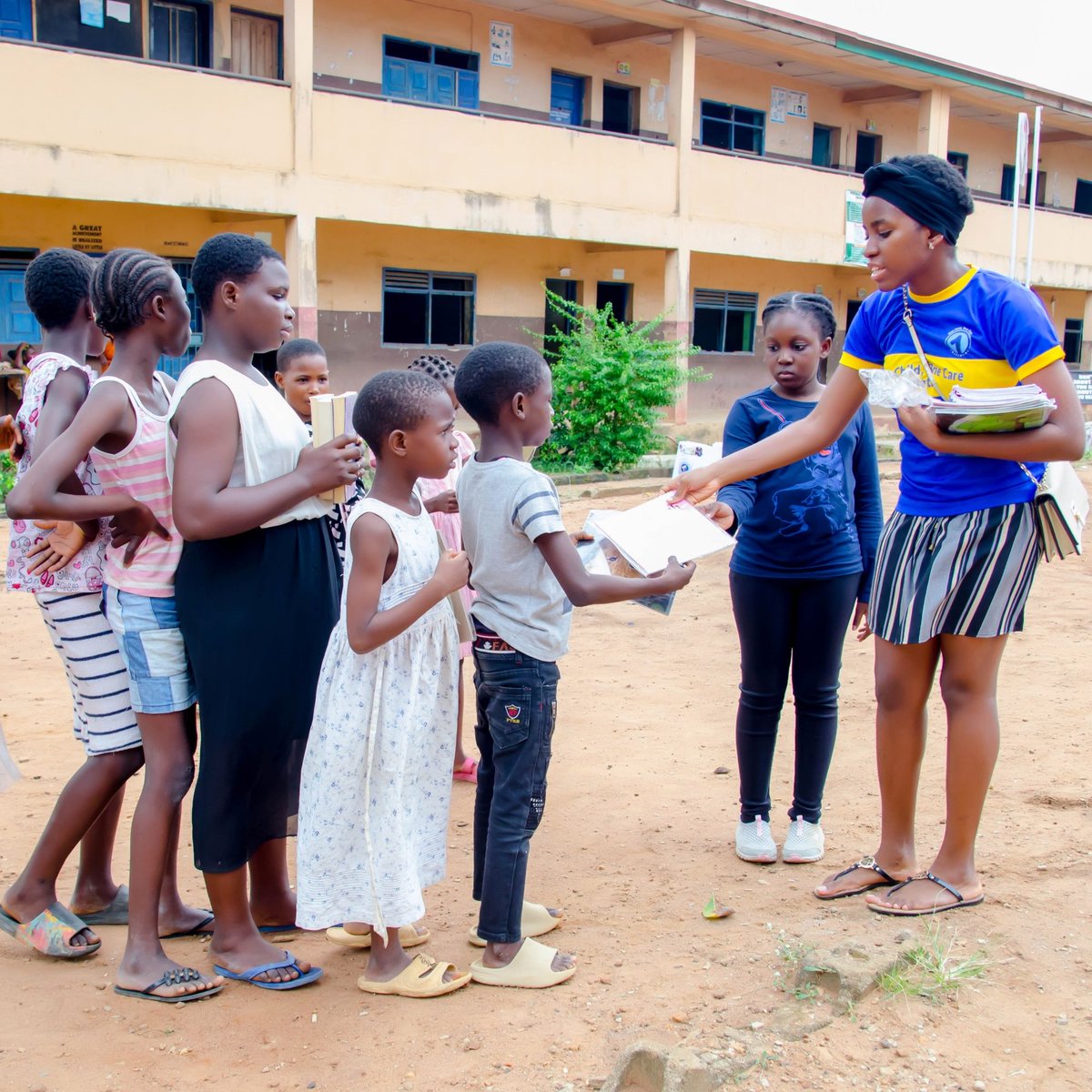 onechildonecare's tweet photo. With Books 📚, the more you know.
Thank you AFRICAN RURAL VOLUNTEERS @africaruralvolunteers
Call - 09031939864 for more details.
#OneChildOneCareInitiative
#SchoolSupportCampaign
#EducationalMaterials
#Supportforlessprivileged
#SupportForChildren
#SocialImpact
#NGOs https://t.co/8HBItuwxBI