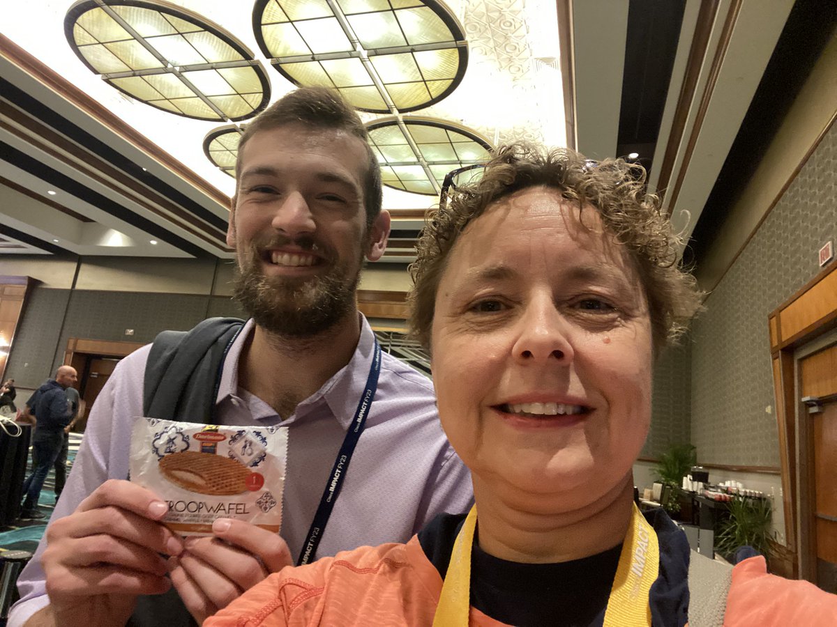 vlinder_nl's tweet photo. @ihavealongtorso got his #stroopwafel drop-off ✅ at #CiscoImpact #CiscoSE #LoveWhereYouWork #WeAreCisco @DaelmansUS #SEzone https://t.co/uE9pkSI0xo