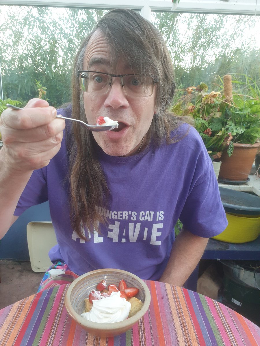 Happy birthday <a href="/JonSayerAuthor/">Jon Sayer</a> 
A boat trip this morning and strawberry shortcake 🍰 this evening 🧡