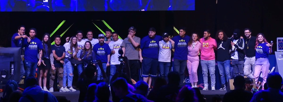 Felicidad en una sola foto:
@codashop_mx #CODMobileLATAM #CODMobileStreamers #FacebookGaming 
Etiqueta y RT a quien reconoces.
(abre la foto para que se vea completa)