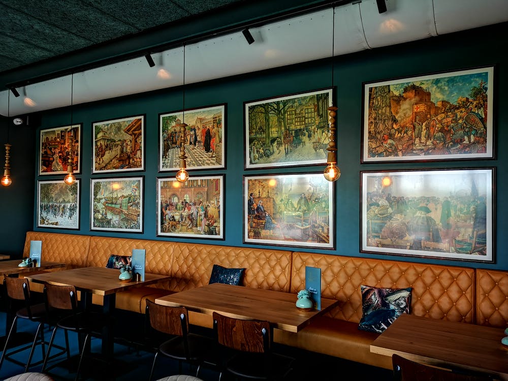 FastframeUSA's tweet photo. Give your business a boost with custom framing! The right artwork does wonders for the atmosphere in your establishment—it can pull customers in, keep employees feeling energized, and more!
#gallerywall #accentwall #interiordesign https://t.co/uX2JpErAYv