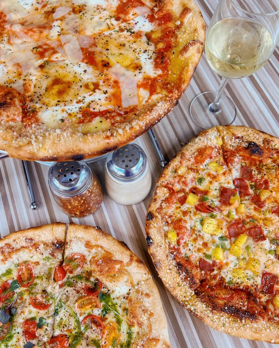 Every workday should end like this 🍕 
Enjoy all of our stone-fired Pizzas and more at half price, Monday-Friday from 4-6pm ✨