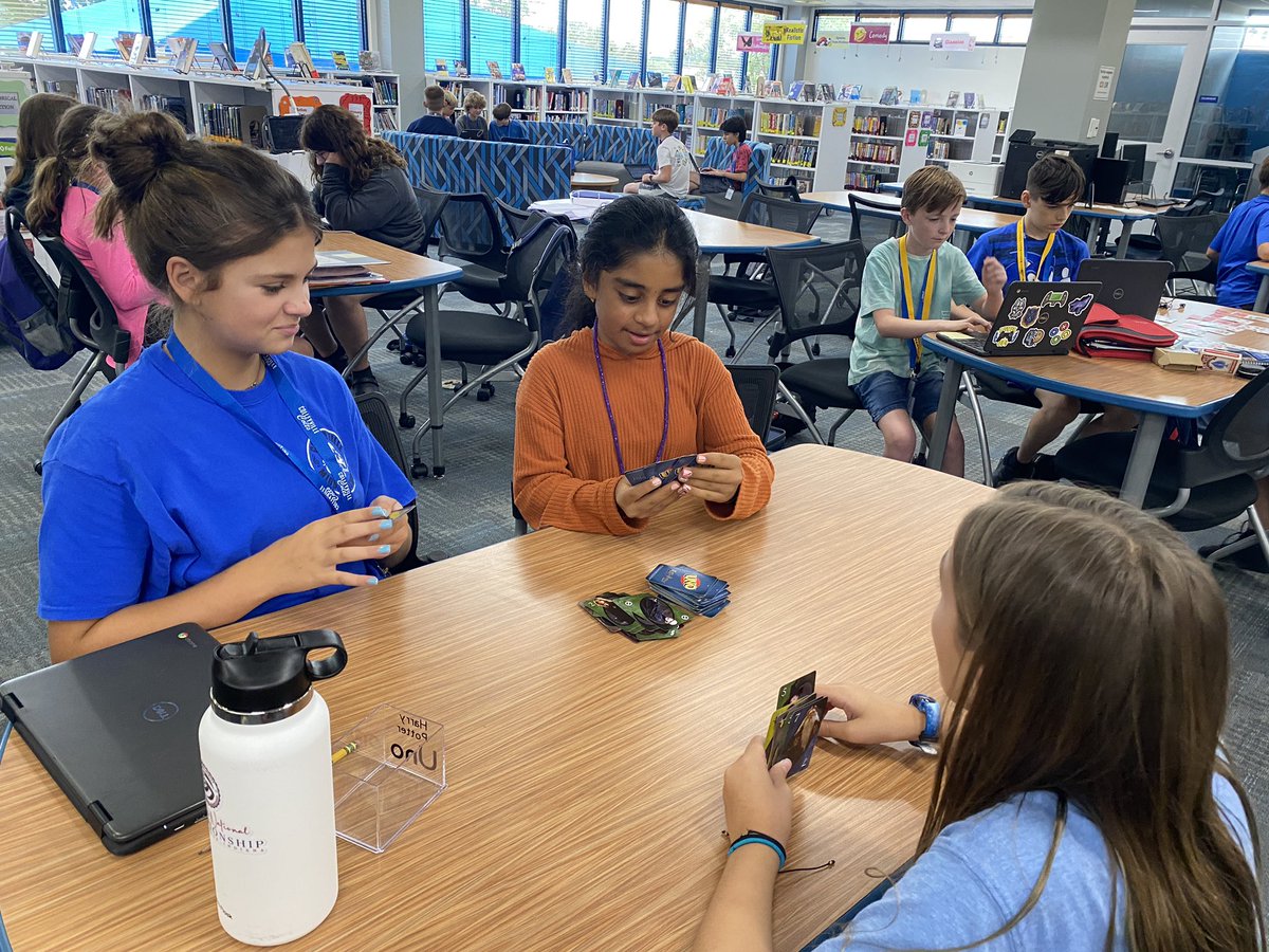 CMSColtsLibrary's tweet photo. Awesome group of 6th graders building community in the Learning Commons today! #TeamCMS https://t.co/876TDFeiQi