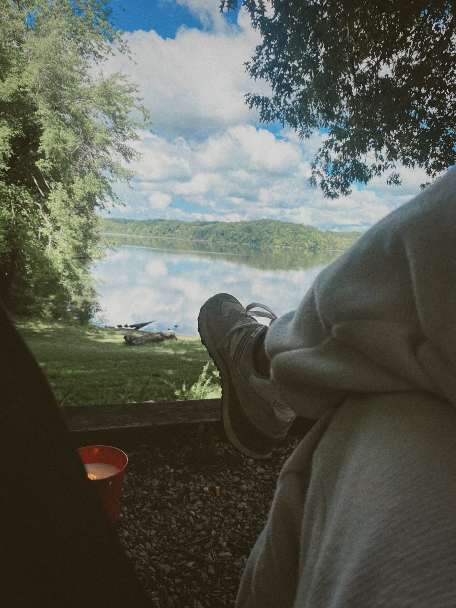 aliegwilson's tweet photo. “August slipped away into a moment in time” 🍃🍂🌞 August was good to me. I love this life. https://t.co/JQsOgDDE5P