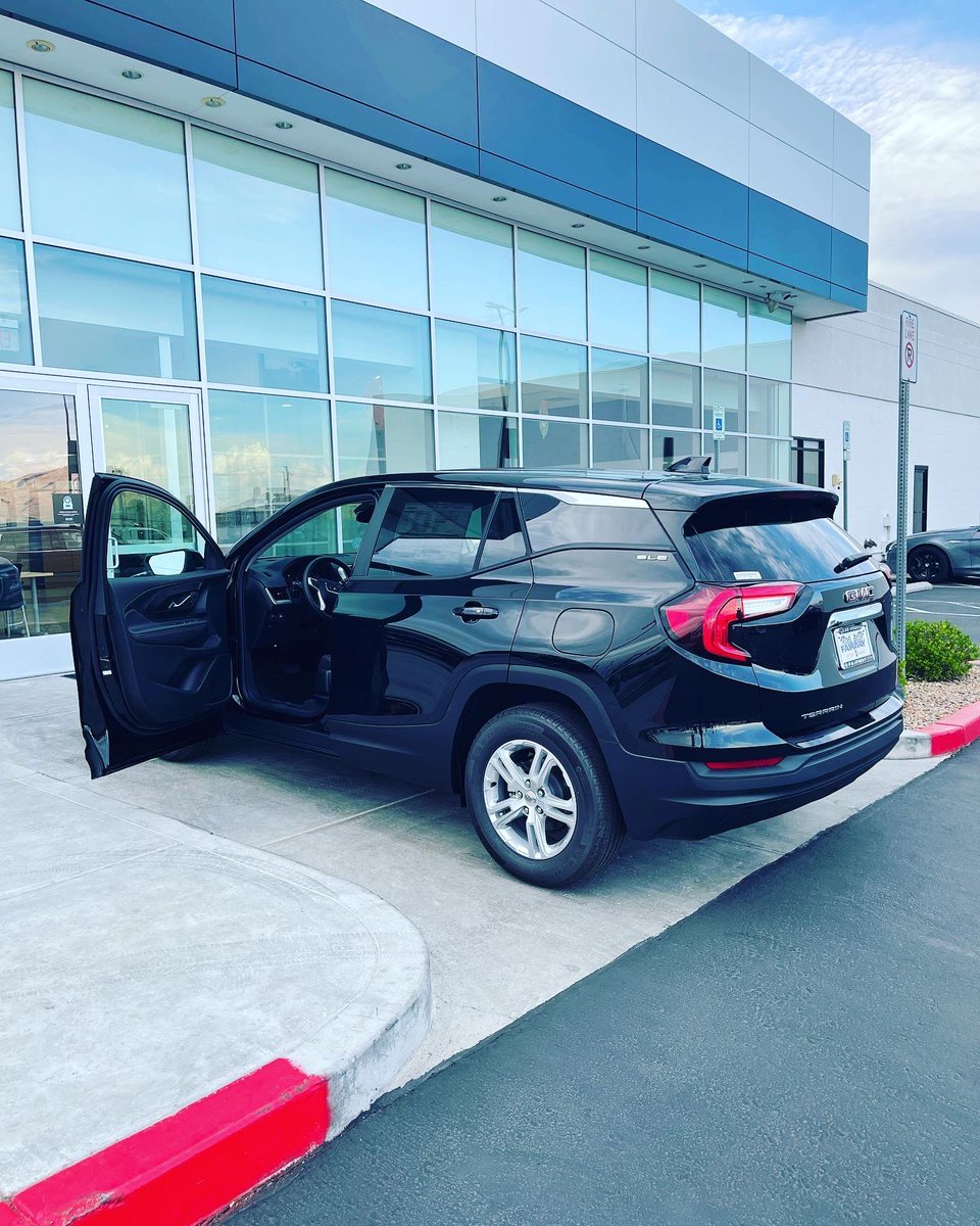 dudeitsice's tweet photo. Introducing the #ICEmobile! I haven’t had a car since my very first one, the Cavy. May it RIP. It’s been a long time coming and shout out to my Uncle Jimmy, Edgar and the @FairwayBuickGMC fam for helping me make this official! 🤪🧊🚙 #dudeitsice #lasvegas #vegas #newcar #gmc @GMC https://t.co/IRLZS4iQaE