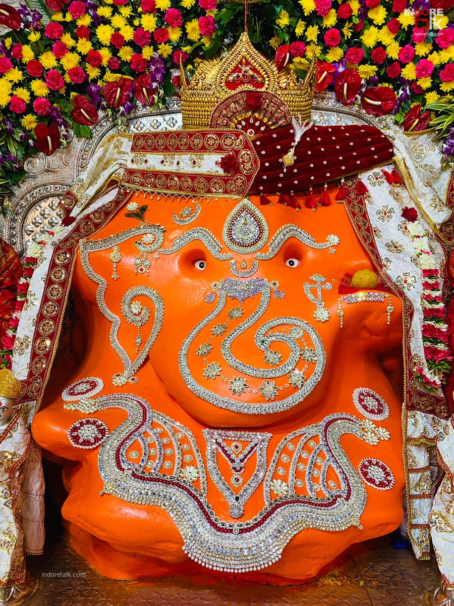 IndoreTalk's tweet photo. दस दिवसीय श्री गणेश महोत्सव प्रथम पूज्य श्री गणेश जी महाराज खजराना इन्दौर के प्रथम दर्शन श्रृंगार दिनांक 31 अगस्त 2022, बुधवार।

टीम इंदौर टॉक की ओर से गणेश चतुर्थी की मंगलकामनाएं।

#GaneshChaturthi #GaneshChaturthi2022 #KhajranaGanesh #Indore #IndoreTalk https://t.co/7oBzXwyDdF