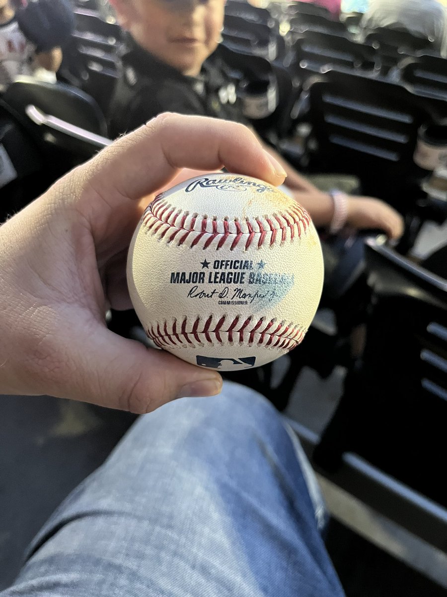 Ricky_Torres13's tweet photo. I jumped over 5 kids to get this ball #ZackHample Style https://t.co/gjIbONqbWz