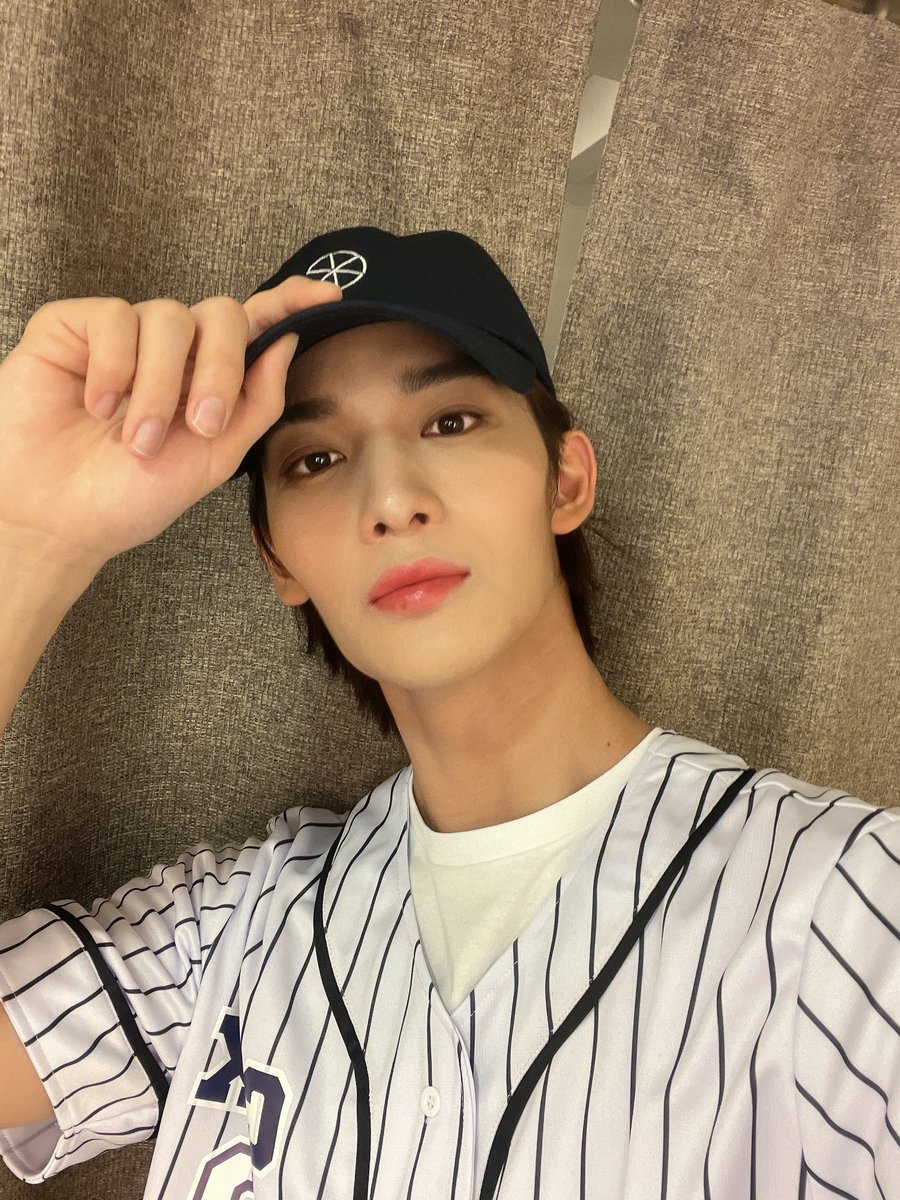 🌌 | FNS 

Ajuste de béisbol 😉
Béisbol en forma de nuevo 😚

#배진영 #BAEJINYOUNG