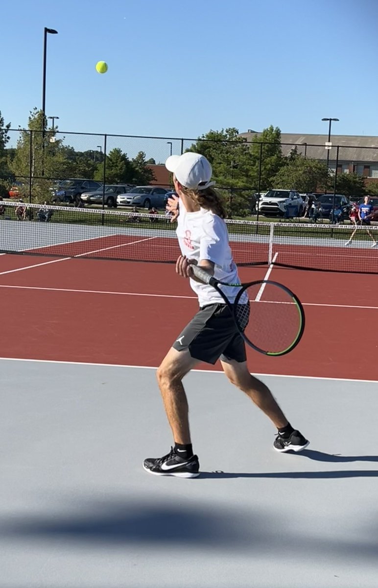 No. 9 CG boys tennis beats No. 26 Plainfield 3-2.

CG winners:

🎾 3S Quinn Smith 6-2, 6-1
🎾 1D Williams/Bush 7-6 (3), 6-3
🎾 2D Davis/Patel 6-1, 6-3

CG (9-1) play at home against No. 14 Cathedral this Thursday.