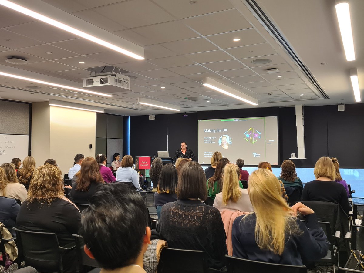 Great welome from Kelly Hutchinson <a href="/kelhutchinson/">Kelly Hutchinson 💡+👩🏽‍💻=⭐️</a>  at Emerging Women in Tech with an acknowledgement of Kathy Coultas work as a leader in this space in State Government <a href="/kathy_coultas/">Kathy Coultas</a> #wiet #dif2022