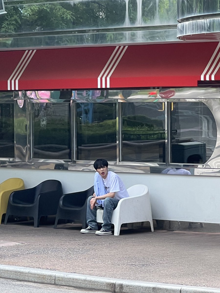 🌌 | FNS 

Doble arcoíris, ¿dónde podría estar esto~? 
BX, que está solo porque dijo que se sentía caliente 😒

#배진영 #BAEJINYOUNG