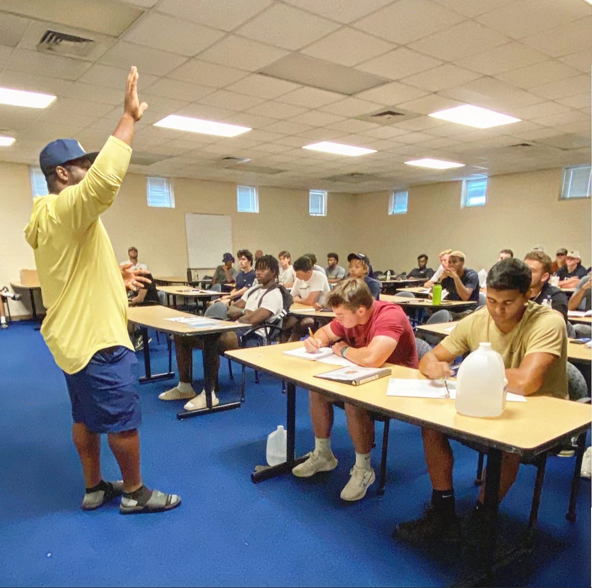 cjbeatty44's tweet photo. Today I had the honor and privilege to speak to the North Carolina A&amp;T State University Baseball Team. Going back to my university is always a treat! Proud Aggie Alumni
.
#cjbeatty #aggiepride https://t.co/eluY1xexZ3