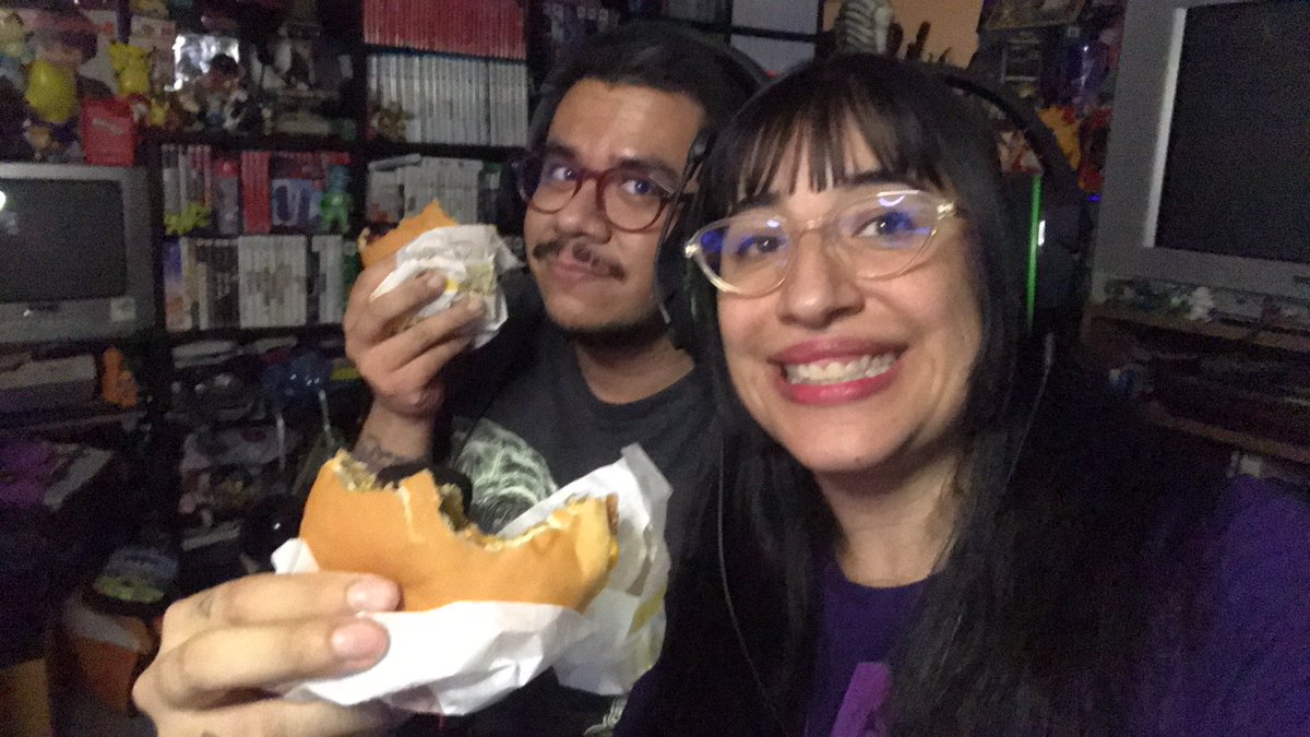 ElCalaDroide's tweet photo. @McDonaldsMexico #McBitsForBitesx2 ya en el strim comiendo hamburguesitas! https://t.co/fAD1X2BvYe