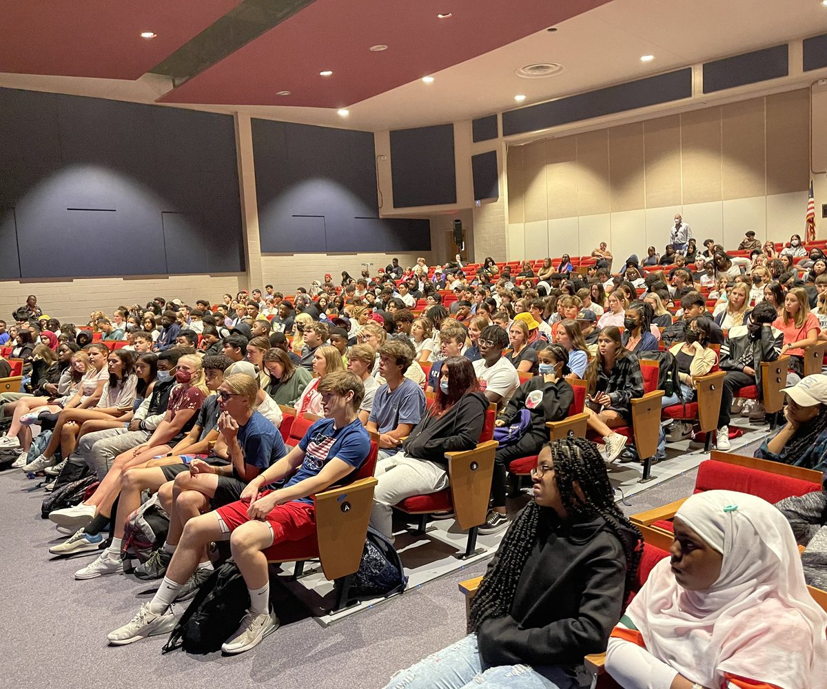 PrincipalJHS's tweet photo. JHS Class of 2024 is on track to graduate on time and with options! Ms. Williams, 11th grade administrator, and I appreciated your attention in today’s grade-level assembly! 💙❤️💙 @JHSFalcons #optimizeopportunities #supportfellowFalcons #graduatewithoptions https://t.co/wwa25cwpuE