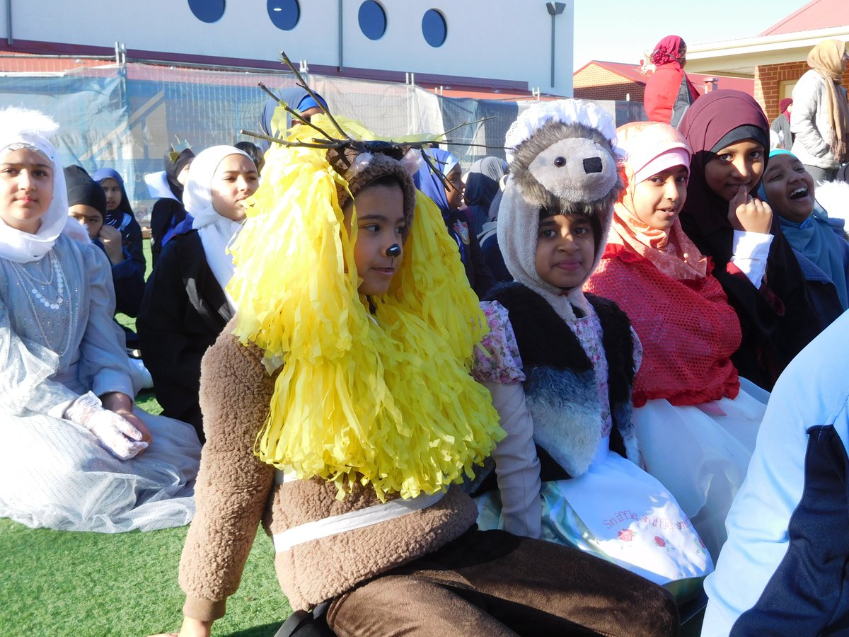 AIslamicCollege's tweet photo. Book Week Parade held Australian Islamic College Thornlie Campus.

#AIC #Thornlie #BookWeek #BookWeekParade #LifeatAIC https://t.co/LTcgB8mEgb