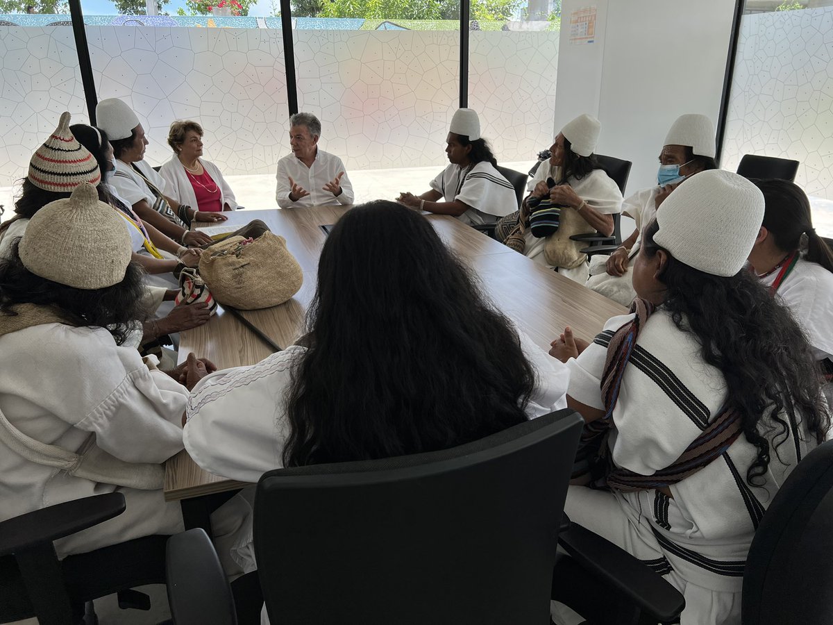 JuanManSantos's tweet photo. Muy contento y muy honrado en mi primer día como profesor de la Universidad Nacional.
📸: Brandon Pinto - Unimedios https://t.co/KpjDd3r2E4