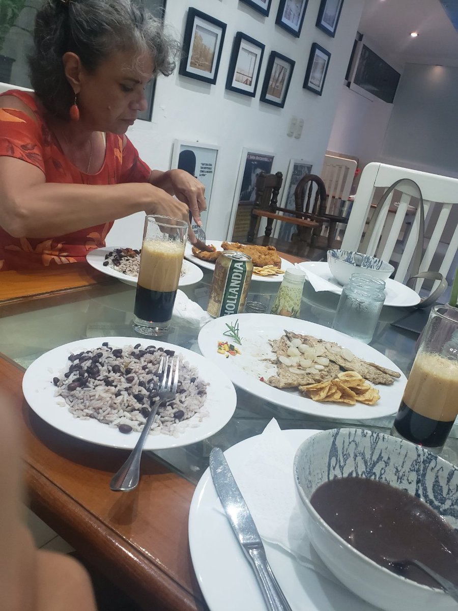 UrbanBoy01's tweet photo. Otro sueño de niño cumplido ✅..  llevar a mamá a comer y darle lo q me pida el día de su cumpleaños 🎂  ..
Te amo ❤ https://t.co/20QuMdujPv