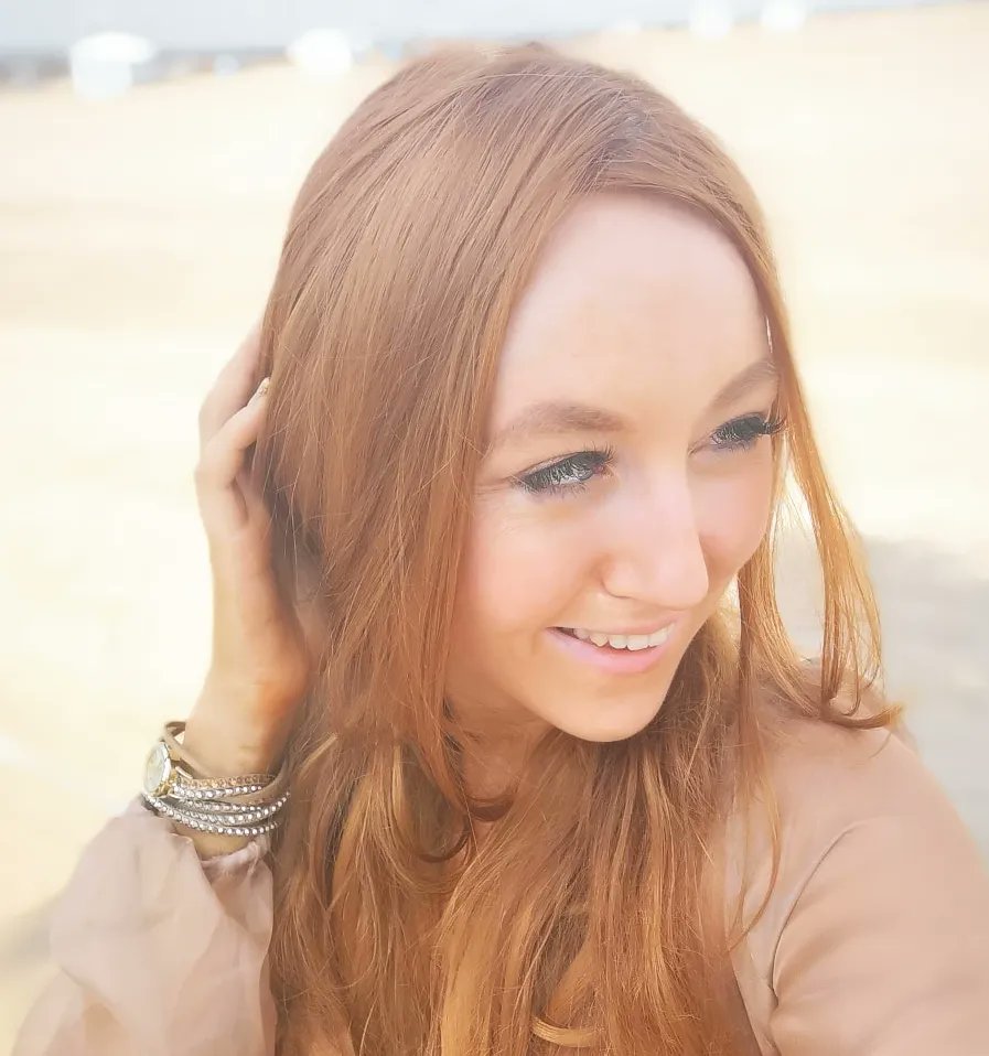 HowToBeARedhead's tweet photo. Meet Selina, the #RedheadoftheWeek. "I love that my red hair is so fiery. It looks like all the colors of the sun and sunset. There are so many different shades of red hair!"
Submit your photo here: https://t.co/oqoDVEavYv https://t.co/fWE99Vurwm