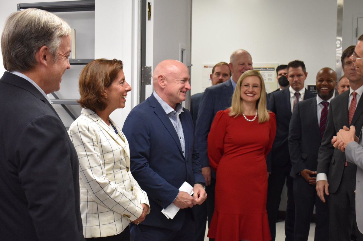 SenMarkKelly's tweet photo. Today, I brought @SecRaimondo to ASU’s MacroTechnology Works Fab to see how we’re going to get Arizonans the skills they need to work the tens of thousands of microchip manufacturing jobs coming to our state from the CHIPs Act, most of which don’t require a four year degree. https://t.co/XpJMx1qSKY