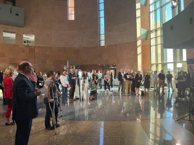 VictoriaDseaman's tweet photo. Thank you to Commissioner @MKNVspeaks and the @UNRExtension for your presentation on the extension program here in Las Vegas. The education opportunities they provide are a blessing to many Las Vegas residents.
@CityOfLasVegas #lvccward2 #lvcounil #education #opprotunity https://t.co/1iTwwo3TVA
