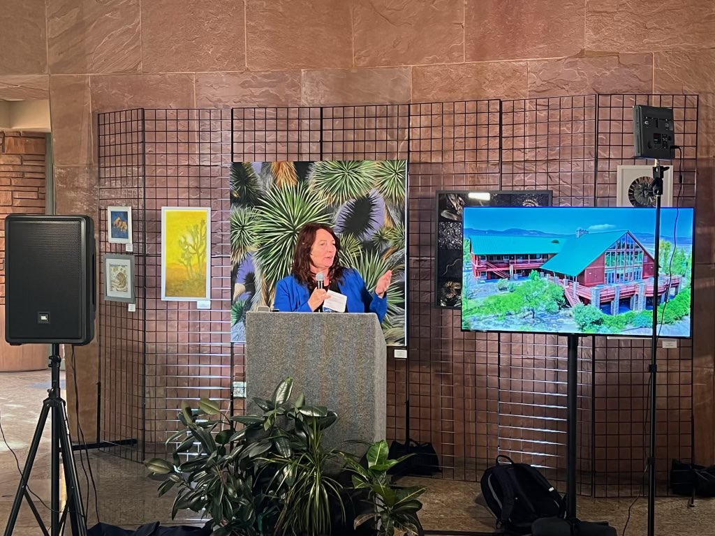 VictoriaDseaman's tweet photo. Thank you to Commissioner @MKNVspeaks and the @UNRExtension for your presentation on the extension program here in Las Vegas. The education opportunities they provide are a blessing to many Las Vegas residents.
@CityOfLasVegas #lvccward2 #lvcounil #education #opprotunity https://t.co/1iTwwo3TVA