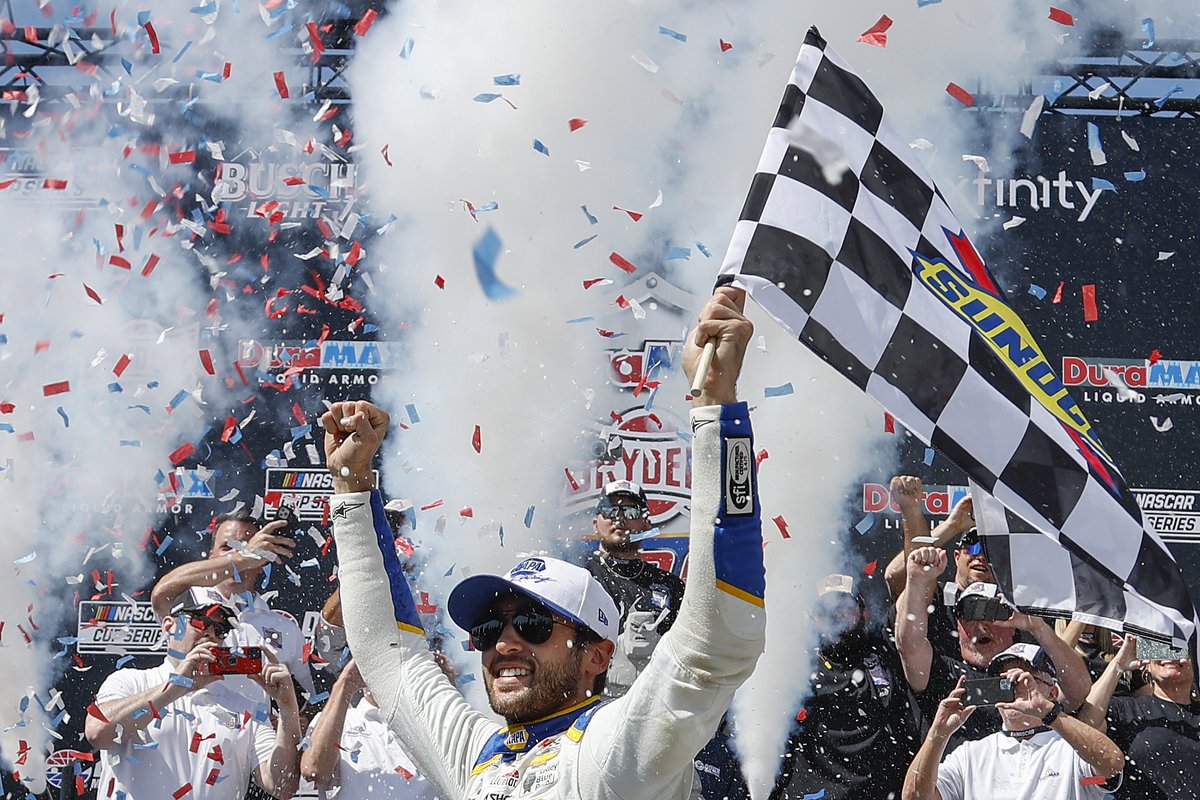 NASCAR's tweet photo. DYK: The average age of the #NASCARPlayoffs is 31 years, 0 months, and 16 days. 

It's the youngest postseason field in the 19 years of the playoffs. https://t.co/K1yy4J3Bas