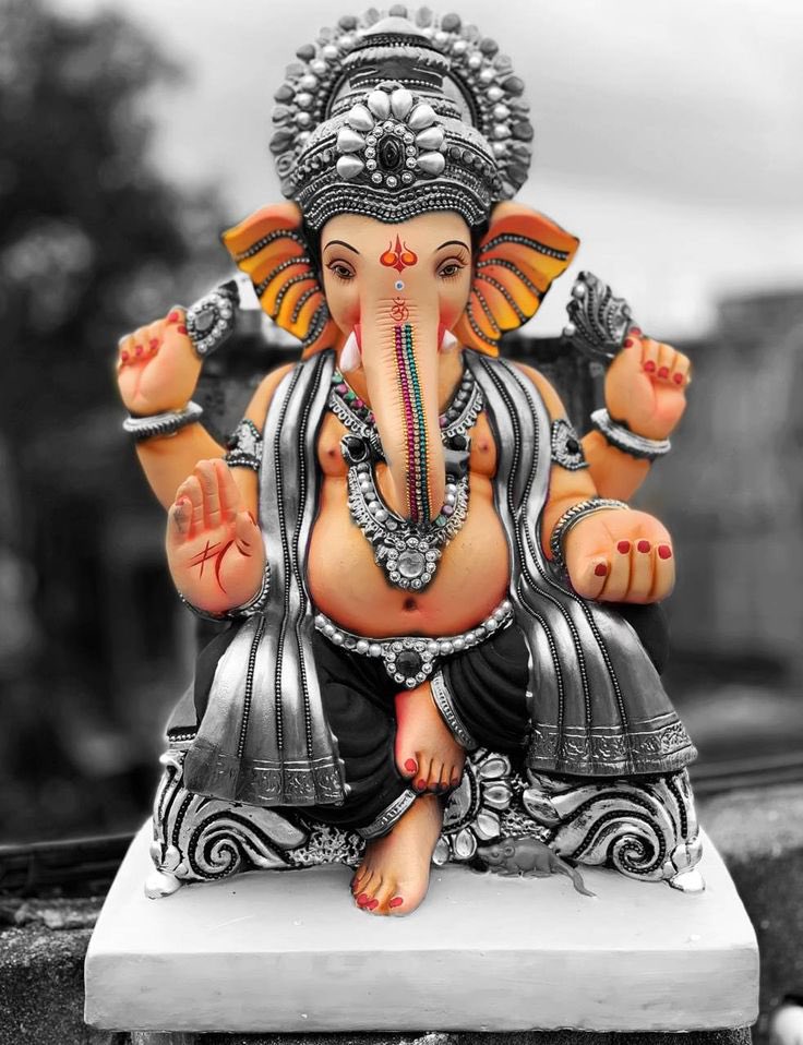 TridibIANS's tweet photo. वक्रतुंड महाकाय सूर्यकोटि समप्रभ:।
निर्विघ्नं कुरु मे देव सर्वकार्येषु सर्वदा॥

#गणेश_चतुर्थी #GaneshChaturthi 🙏🏻 https://t.co/CrQFV5M6Pf