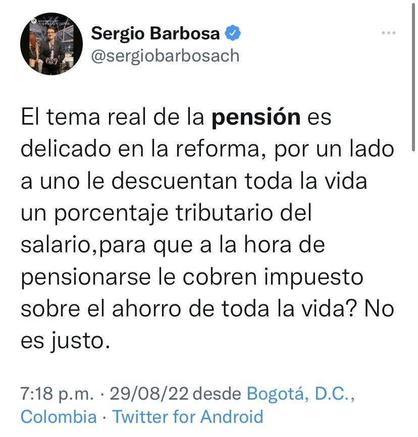 Danielbricen's tweet photo. Te acompañamos en tu pena Sergio Barbosa:

Antes de elegir a Petro // Después de elegir a Petro. https://t.co/zF57P17T1J