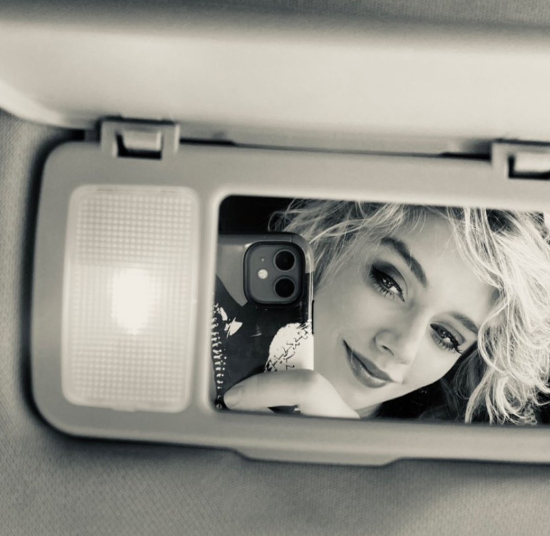 Hazel Wolfe (@hazelwolfeawoo) on Twitter photo 