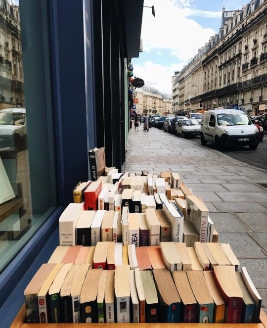 softdeIicacy's tweet photo. book sale on the street; such a beautiful sight. https://t.co/sC9ZZA4Is4