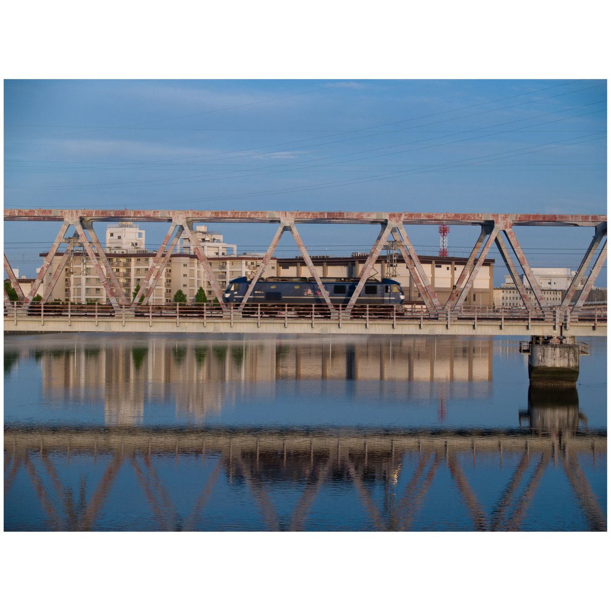 ByVegaR's tweet photo. 電車橋 
---
Camera: #olympus e-300
Sensor: #kodak #ccd
---
Location: #iwakuni #yamaguchi #japan

#streetphotography #streetsnap 
#streetphotographer #japanesestreet  #japanese #organiccolor https://t.co/VpycfVWEiP