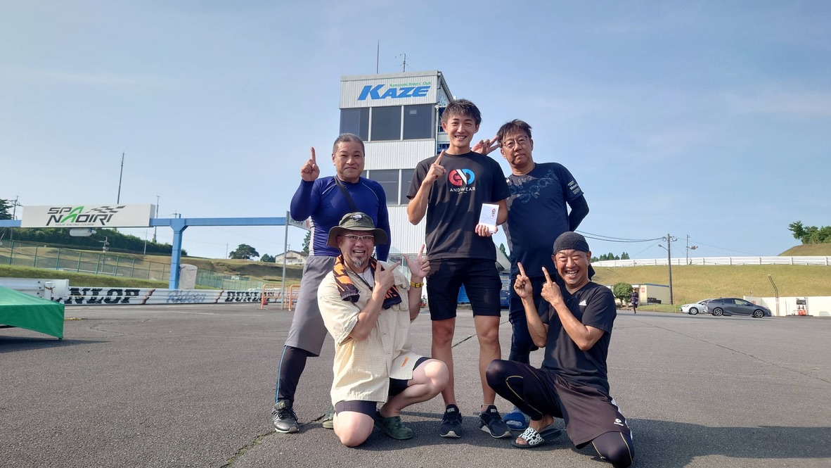 ueHx1JfOy3peqOS's tweet photo. #8月を写真4枚で振り返る
・X-TECH DESIGN様の増産ゆずパンマン笑
・岩戸亮介選手 with おじさん４
・プロヘッドMFのエンジン完成
・アキレス腱断裂手術
格プロフェッショナルの技を見た８月となりました！
#xtendesign
#proheadmotarfactory
#岩戸亮介選手 https://t.co/JEDQzifojb
