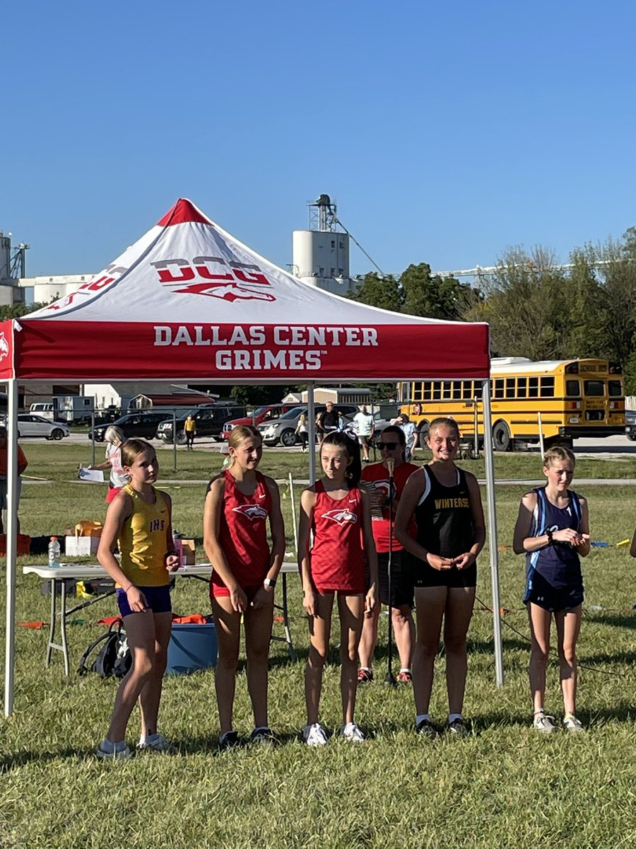 Girls medalists🥇 (Top 7 in each grade)

Juniors:
• Sami 5th
• Morgan 6th

Freshman:
• Siena 6th