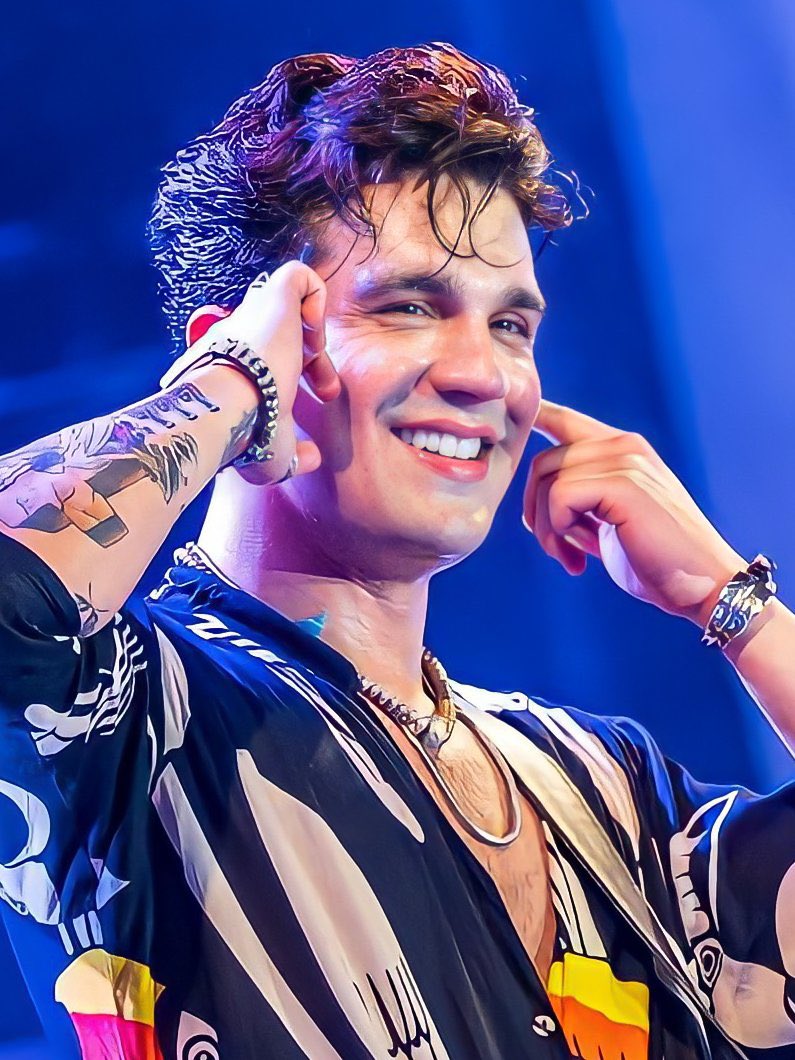 luanbtsverse's tweet photo. eu sou completamente apaixonado pelo sorriso do luan santana 😍🫶🏼 https://t.co/ijxAN5Dr3z