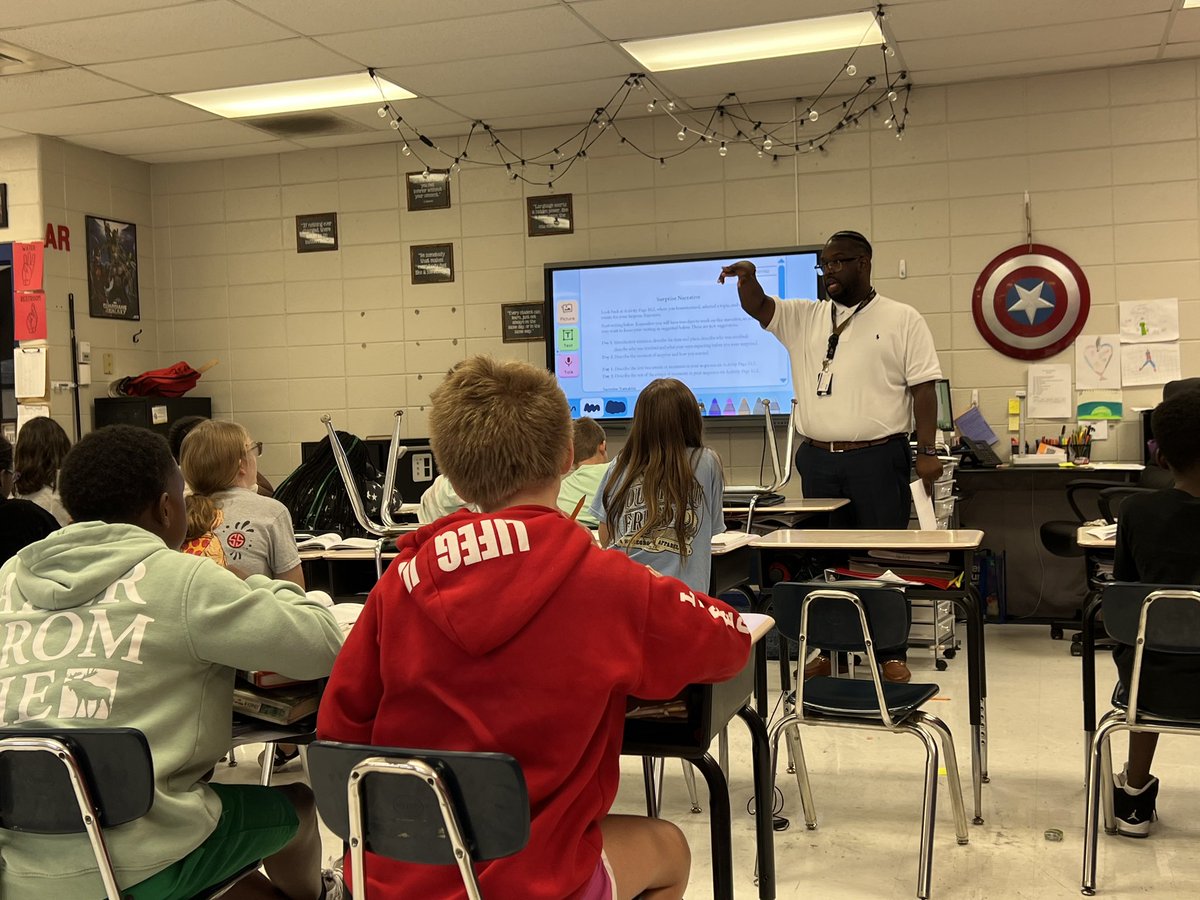_WilliamsRico's tweet photo. Today I modeled/taught a CKLA lesson in 5th grade! I was so excited to engage with the students and share my love for reading.. #quoteaccurately #inference #surprisenarratives @MXRComets #OurTimeToShine #ThePowerOfUs #PowerUpMCSS #ShineComets 💫 https://t.co/oyWVJEYP8j