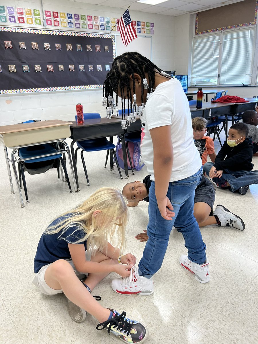 Mjentienza24's tweet photo. Watch Us Help by letting everyone feel that they got each others back always🤎🤎🤎
#WatchUsTHRIVE @Dolphinville @HokeCoSchools https://t.co/zLy6epmtw4