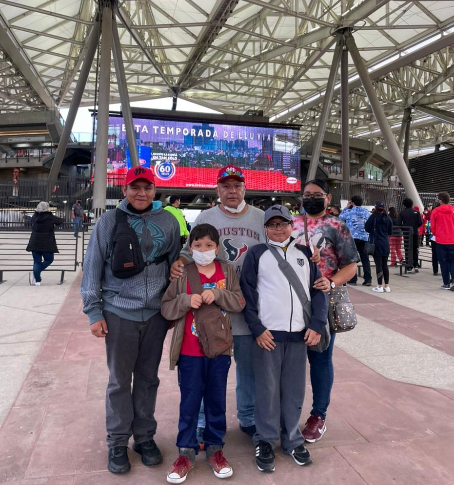 tazloco32's tweet photo. @adevaldes @TUDNMEX @leonesdeyucatan @DiablosRojosMX @LigaMexBeis @EnriqueBurak @pepesegarra Ssludos desde cd juarez. Fam. Arellano Contreras. Viendo el juego de los @DiablosRojosMX vs @leonesdeyucatan. #LMBEnTUDN https://t.co/W39CYKyfgP