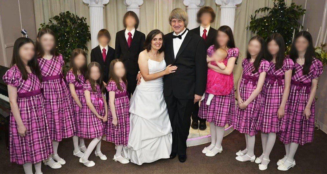cosmvos's tweet photo. Caso da Família Turpin (1989-2011): "a casa do horror", a thread

— tw: ab*so inf*ntil, t0rtura, falso imprisionamento e ab*s0 de um adulto dependente: https://t.co/zg9X48NW9s