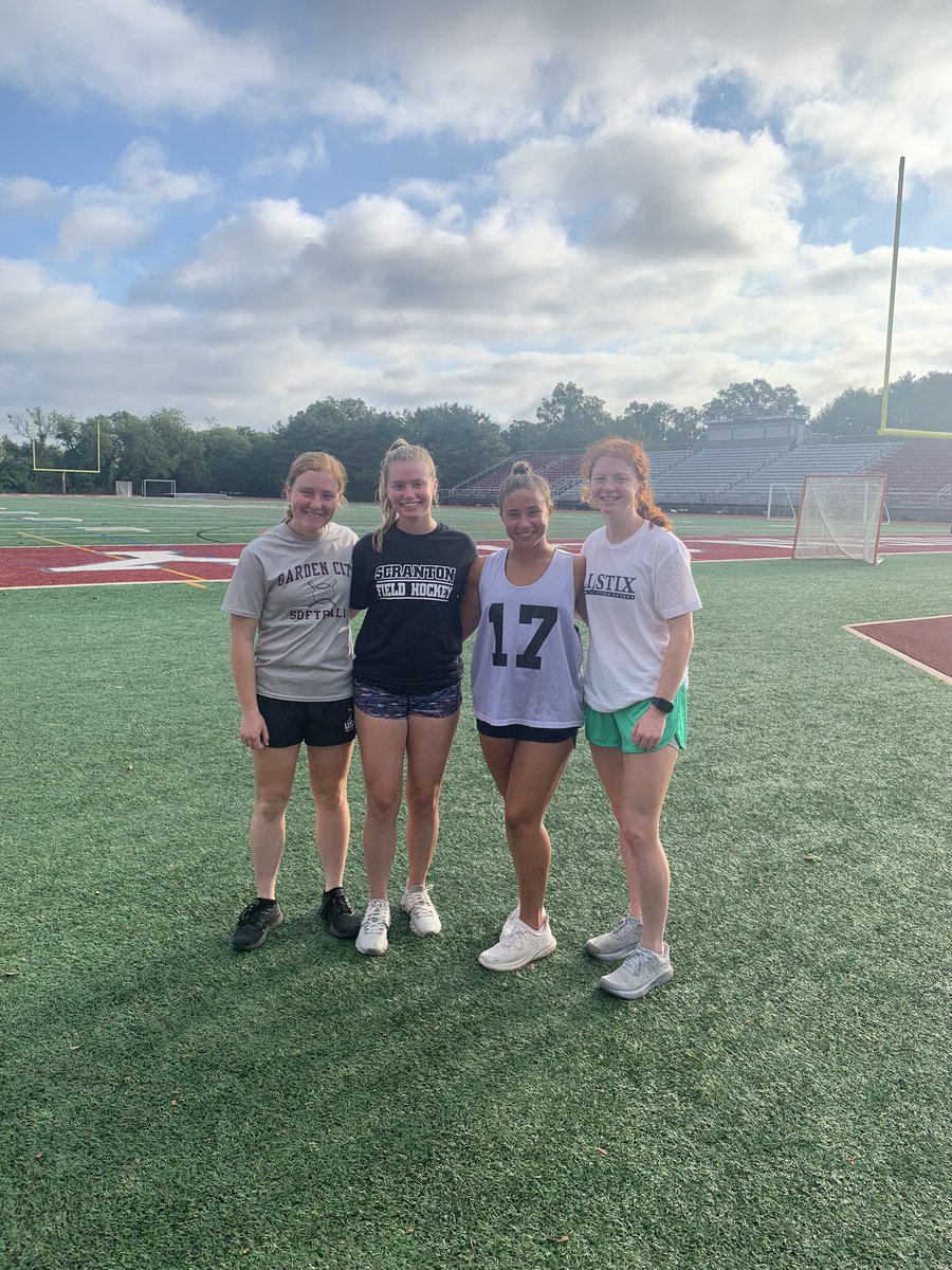 MrsLavelle's tweet image. The best way to start &amp;amp; end my day.🏑❤️#GCFH is back with this awesome crew of captains. How lucky am I to have these 4 amazing humans as our leaders?! #HEYRED #PreSeason #2adays @GC_ATHLETICS_