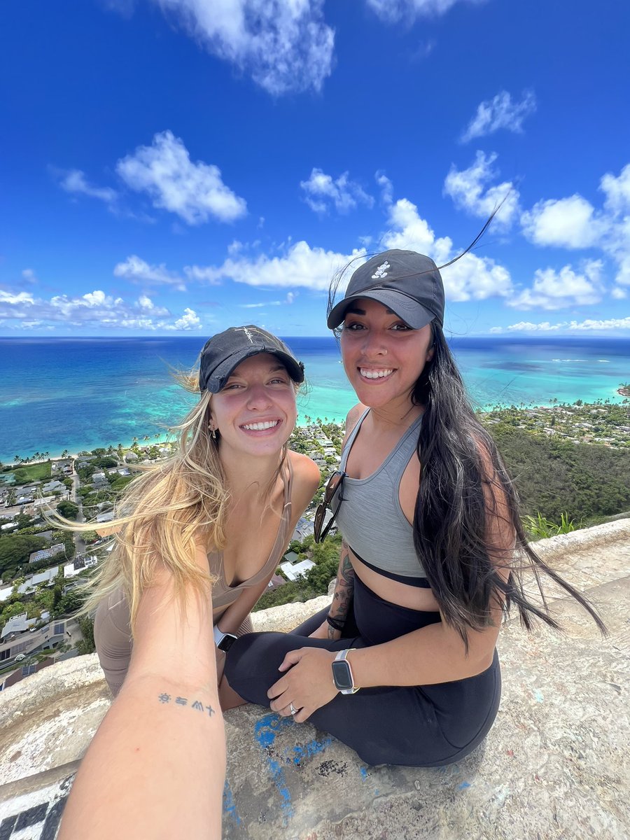 casspacheco__'s tweet photo. I cried all the way up at 11am while the sun was just baking on us 😊 @m_singer17 https://t.co/f1uo9imevG